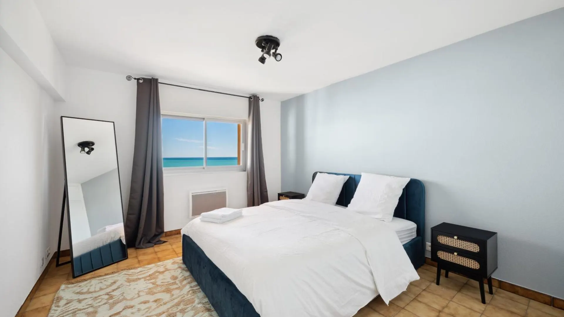 Escapade A Monaco, Appartement Vue Mer Et Plage Saint-Antoine  France